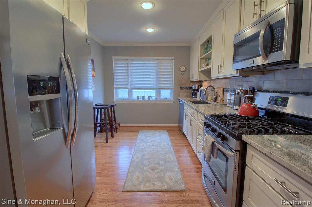950 Harcourt Road Grosse Pointe Park, MI 48230 - Photo 9 of 30
