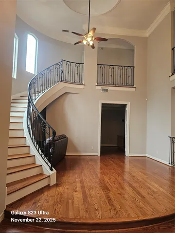 a view of an entryway with a workspace