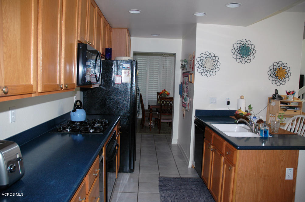 657 Cardinal Ridge Lane, Unit D Simi Valley, CA 93065 - Photo 12 of 30 Kitchen2MLS