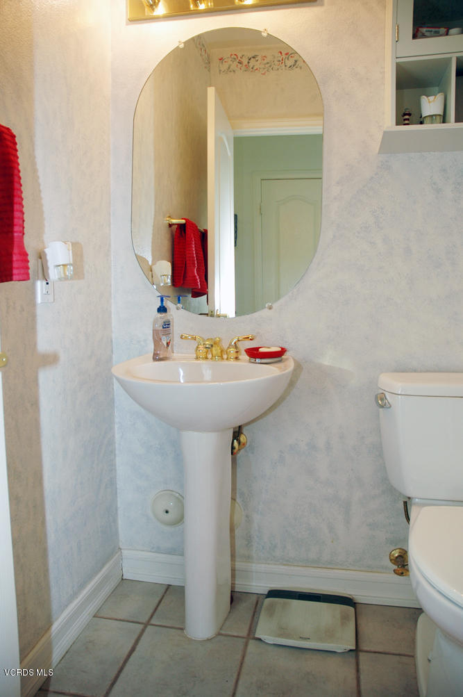 657 Cardinal Ridge Lane, Unit D Simi Valley, CA 93065 - Photo 14 of 30 DownStairsBath1MLS