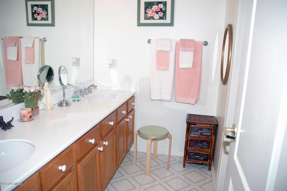 657 Cardinal Ridge Lane, Unit D Simi Valley, CA 93065 - Photo 24 of 30 UpstairsBath1MLS