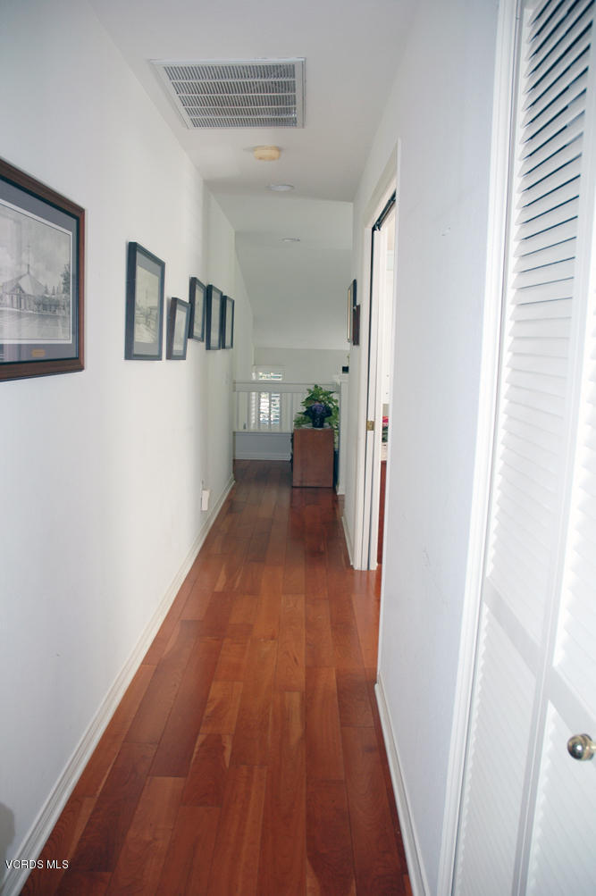 657 Cardinal Ridge Lane, Unit D Simi Valley, CA 93065 - Photo 25 of 30 VerticleHallMLS