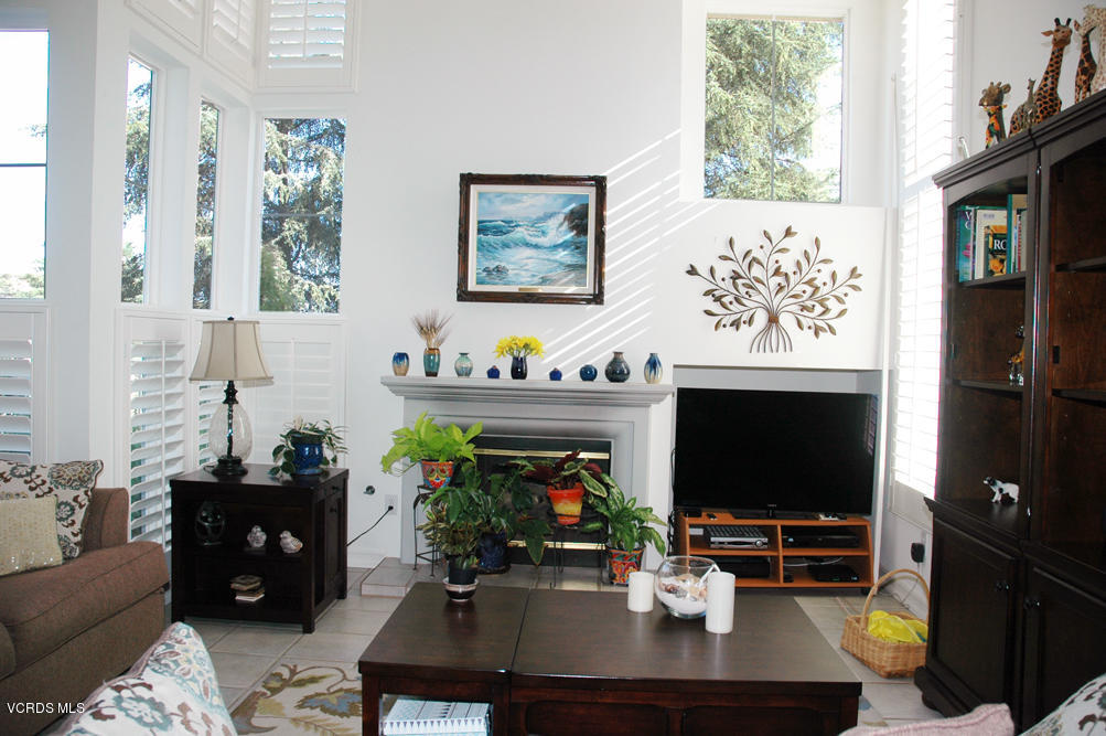 657 Cardinal Ridge Lane, Unit D Simi Valley, CA 93065 - Photo 9 of 30 LivingRm1MLS