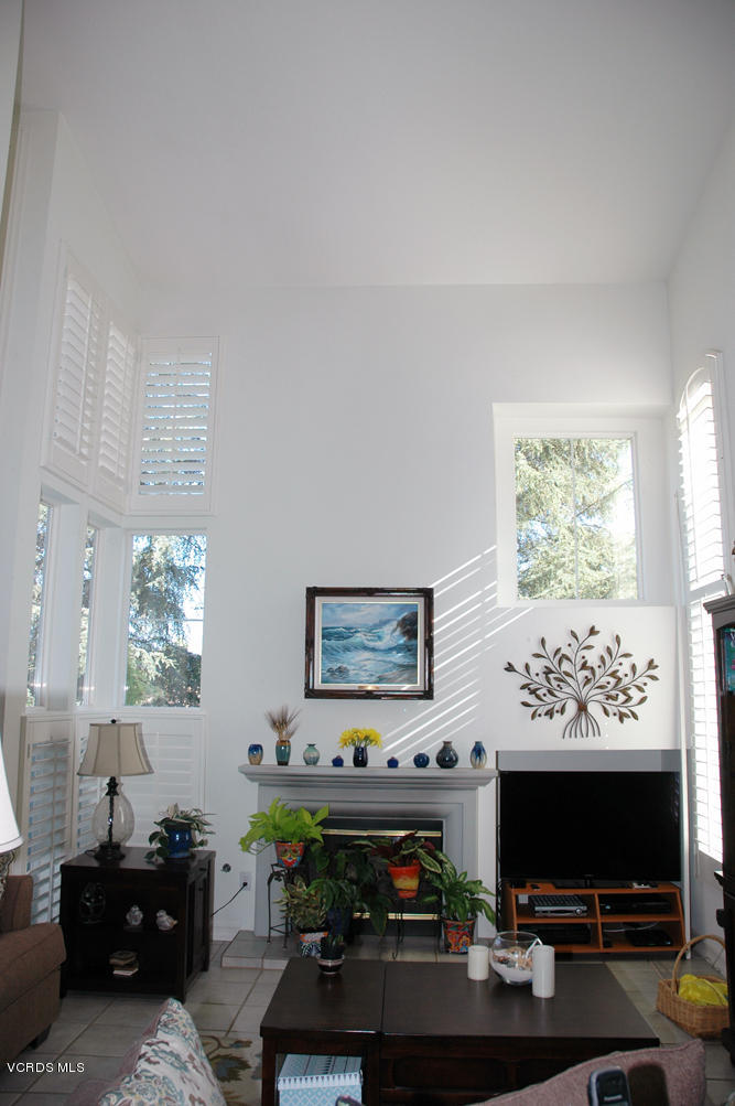 657 Cardinal Ridge Lane, Unit D Simi Valley, CA 93065 - Photo 10 of 30 LivingRm2MLS