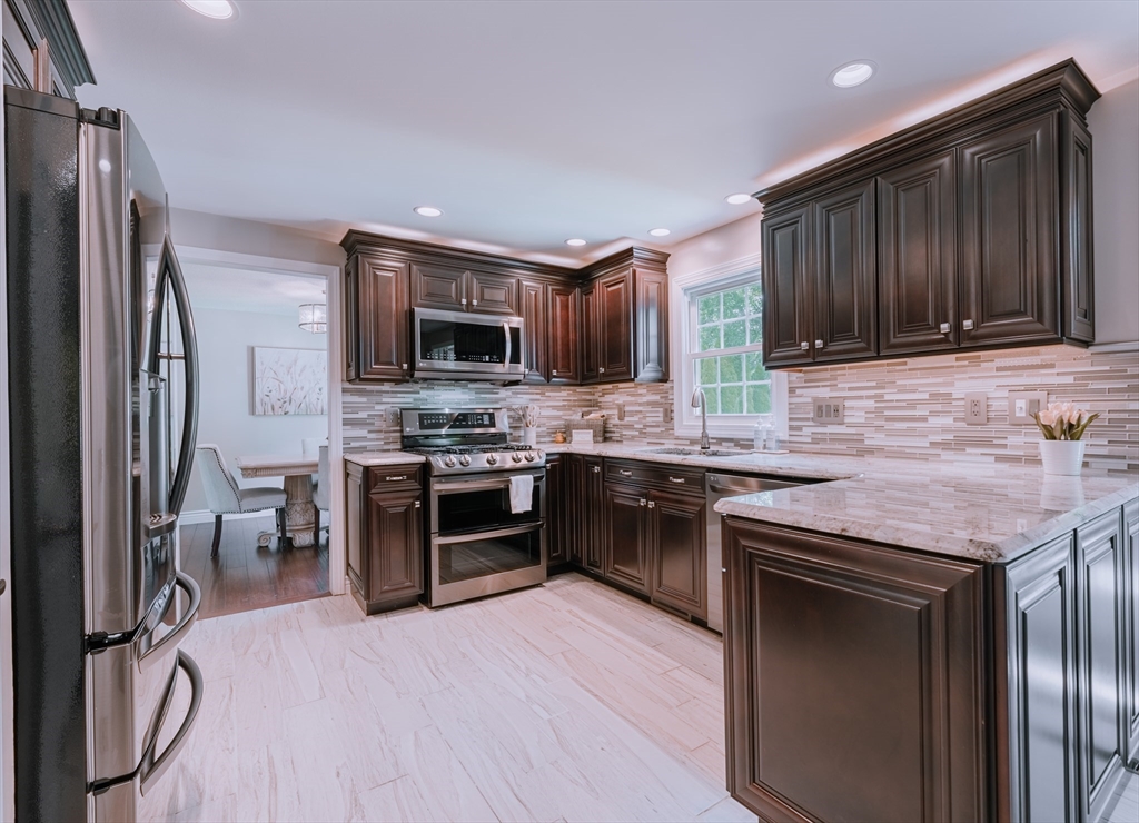 38 Cara Lane Springfield, MA 01028 - Photo 4 of 37 Gallery Image 4
