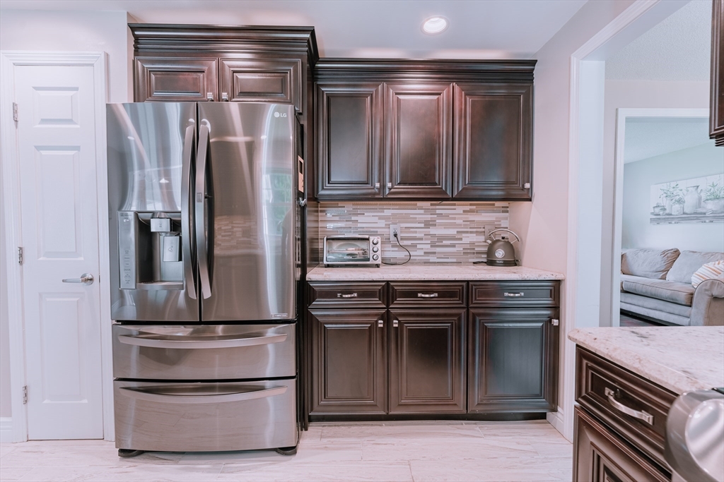 38 Cara Lane Springfield, MA 01028 - Photo 6 of 37 Gallery Image 6