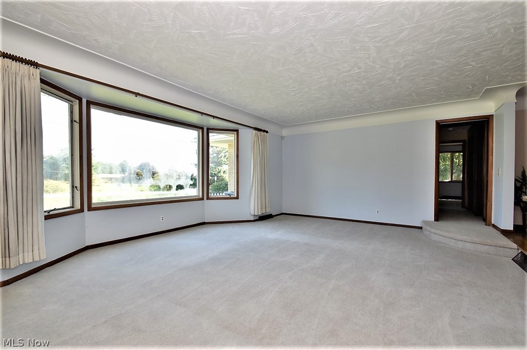 3696 Poe Road Medina, OH 44256 - Photo 4 of 34 Living Room