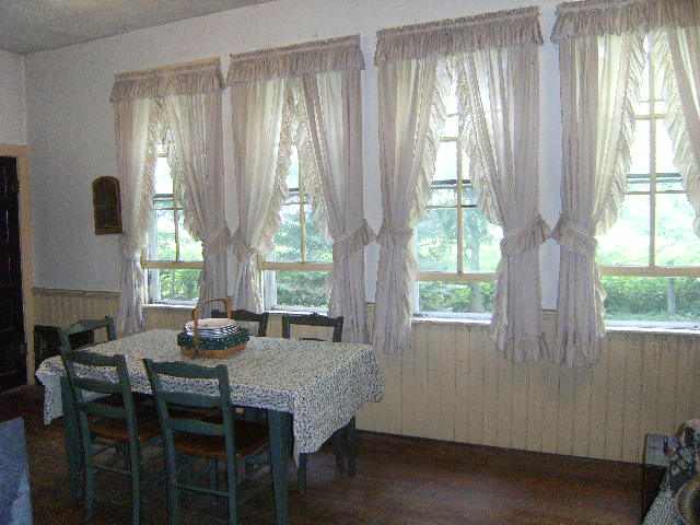 844 Columbia Road Washburn, IL 61570 - Photo 4 of 8 Gallery Image 4