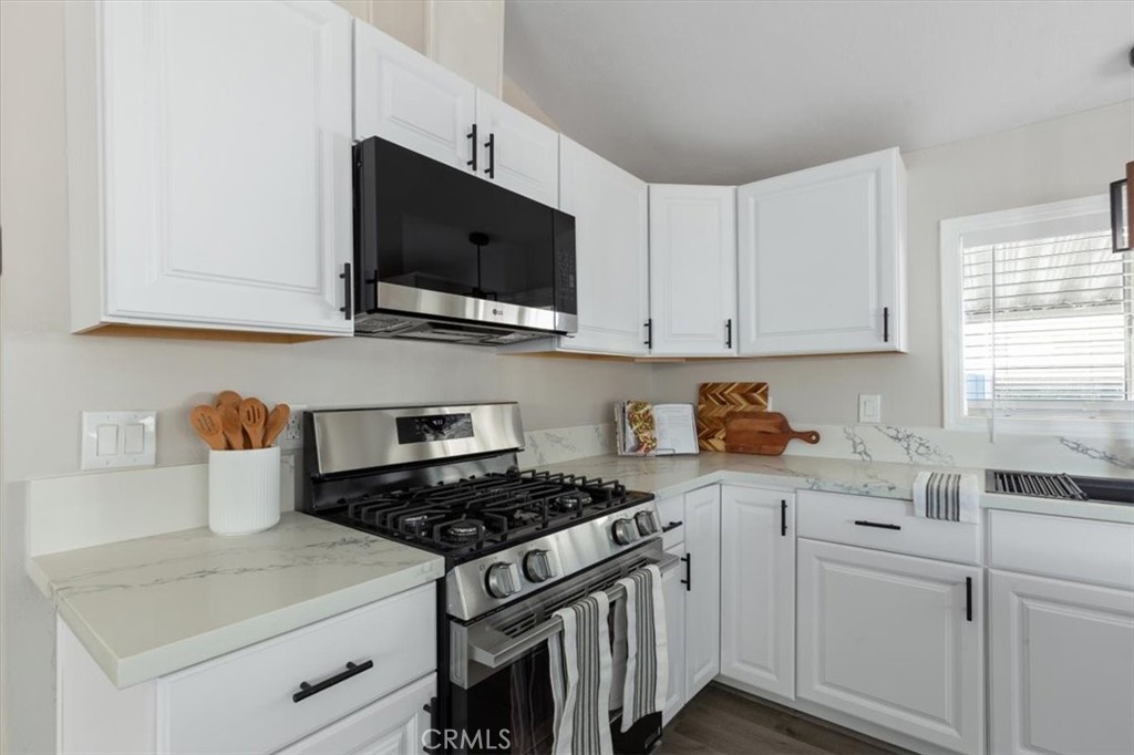 201 Rd Runner Lane Fountain Valley, CA 92708 - Photo 10 of 31