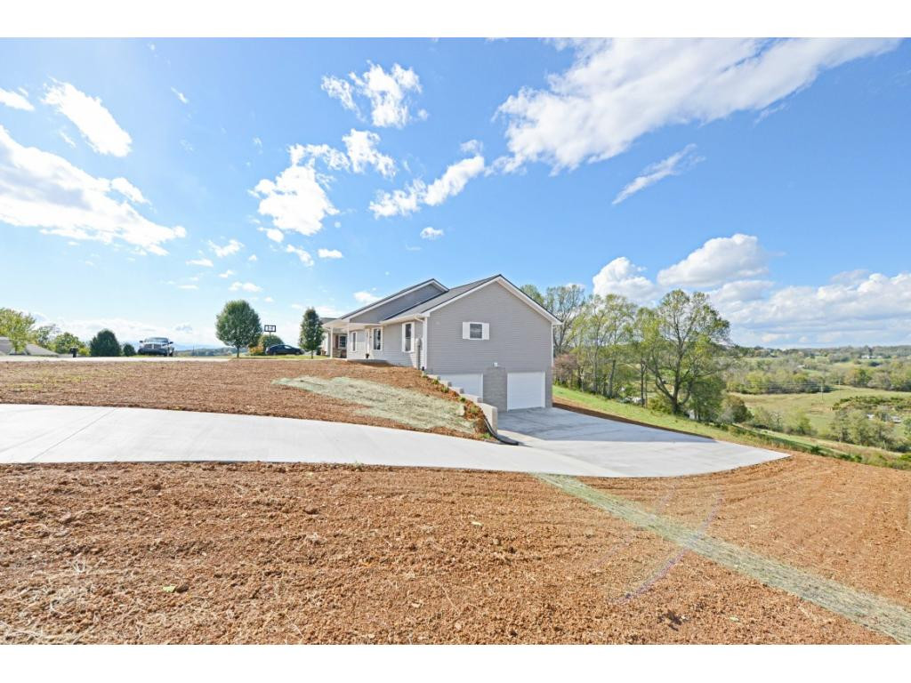 225 Whispering Ridges Road Greeneville, TN 37743 - Photo 3 of 18 Photo 3