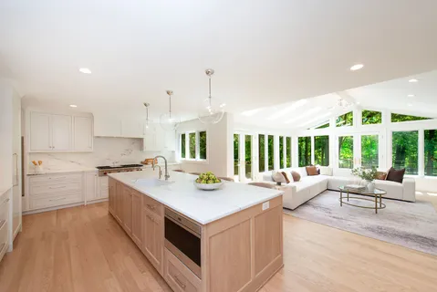$3,750,000 | 1221 Loch Lane, Lake Forest, IL 60045