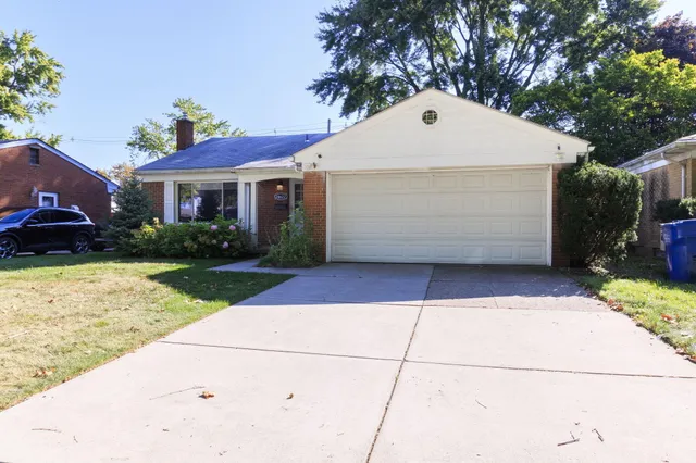 $1,799 | 28622 Milton Avenue, Warren, MI 48092