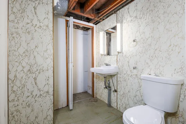 $1,750 | 28622 Milton Avenue, Warren, MI 48092