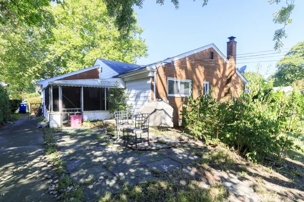 $1,750 | 28622 Milton Avenue, Warren, MI 48092