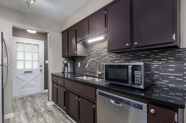 $1,799 | 28622 Milton Avenue, Warren, MI 48092