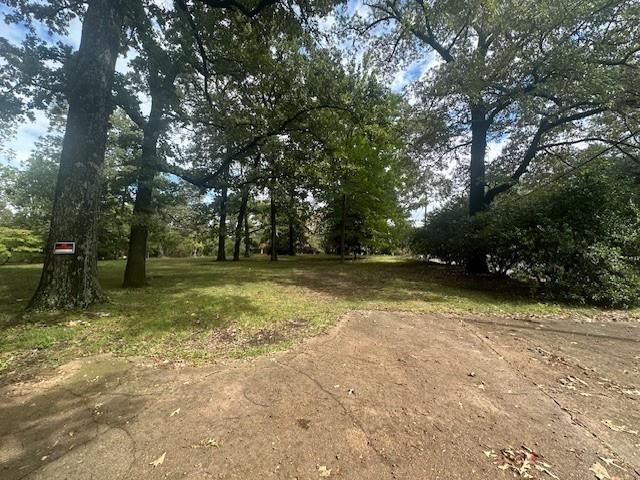 901 South Perkins Road Memphis, TN 38117 - Photo 3 of 10 a view of backyard with green space