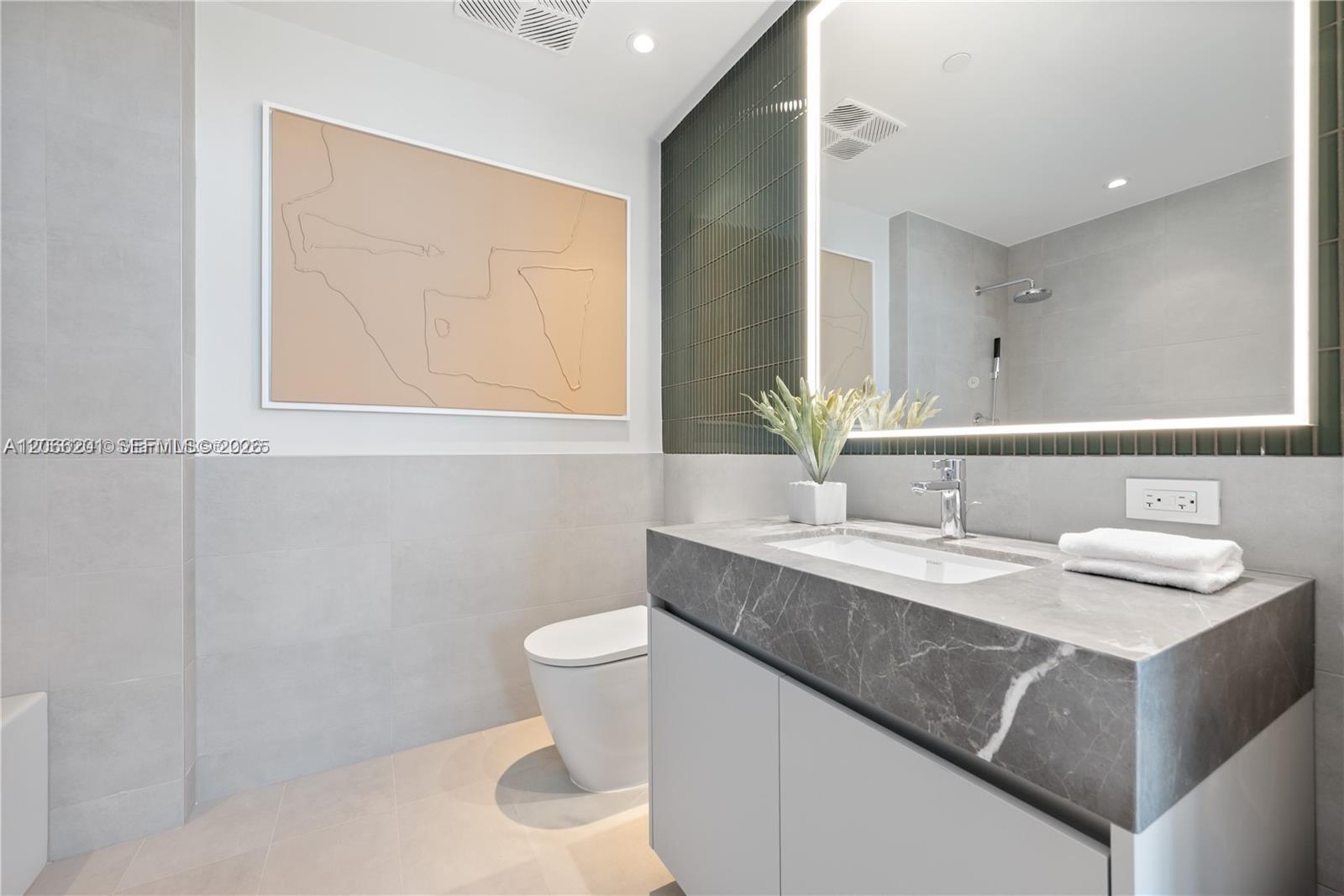 500 Alton Road, Unit 3304 Miami Beach, FL 33139 - Photo 15 of 28 Gallery Image 15