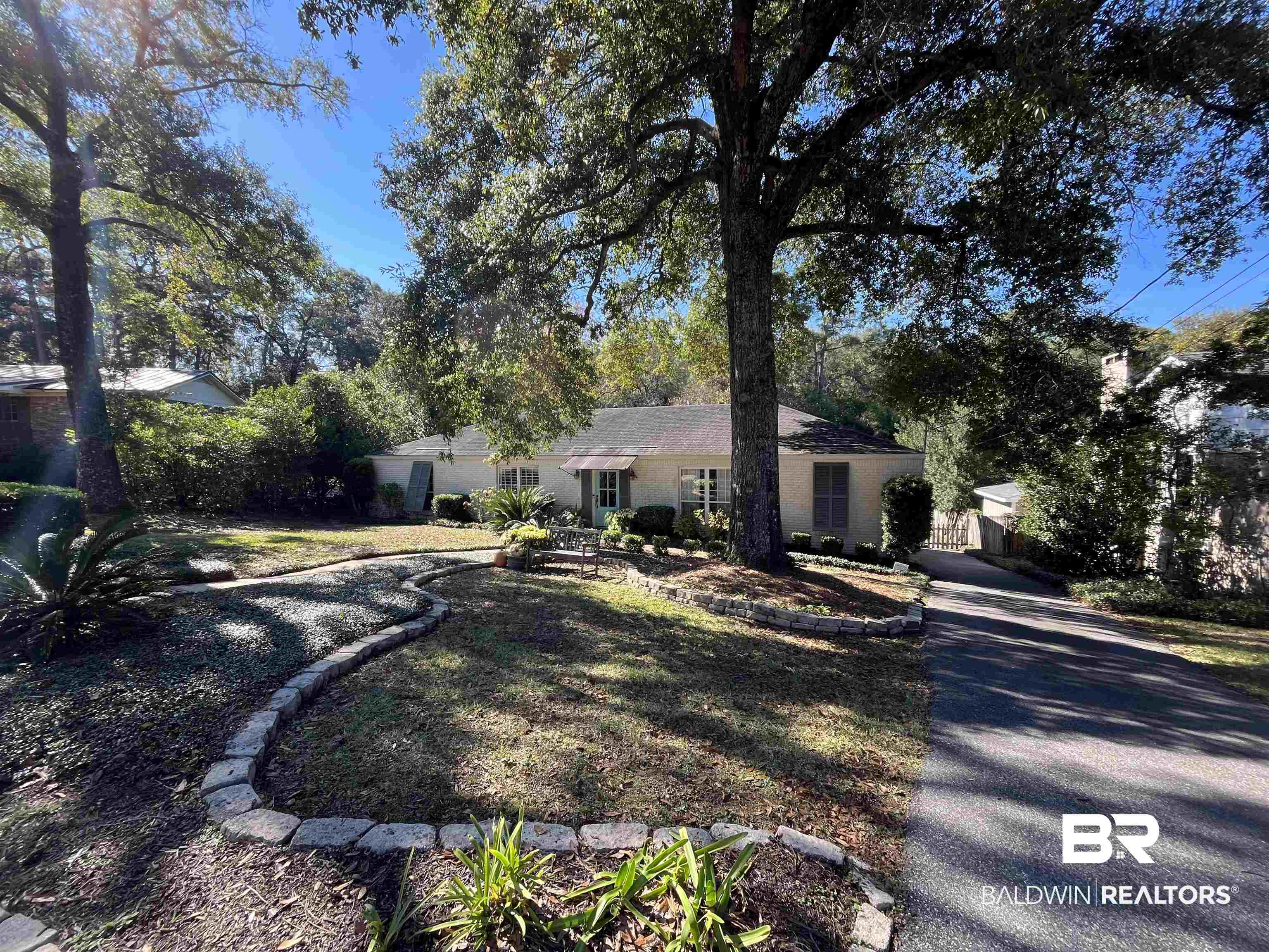 451 Ridgelawn Drive West Mobile, AL 36608 - Photo 4 of 41 View of front facade featuring driveway