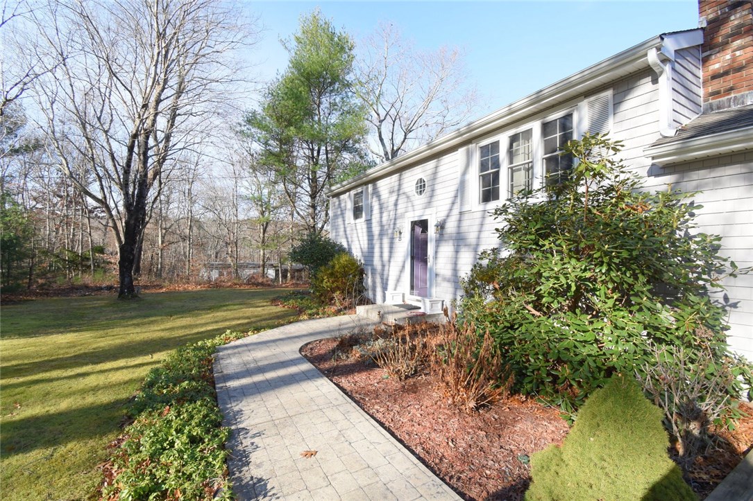125 Sheffield Hill Road Exeter, RI 02822 - Photo 4 of 39
