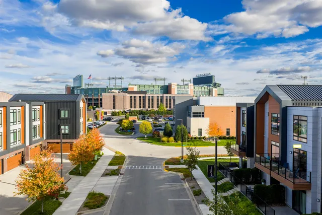 $999,900 | 1077 Brookwood Drive, Green Bay, WI 54304