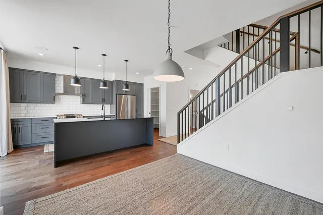 $999,900 | 1077 Brookwood Drive, Green Bay, WI 54304