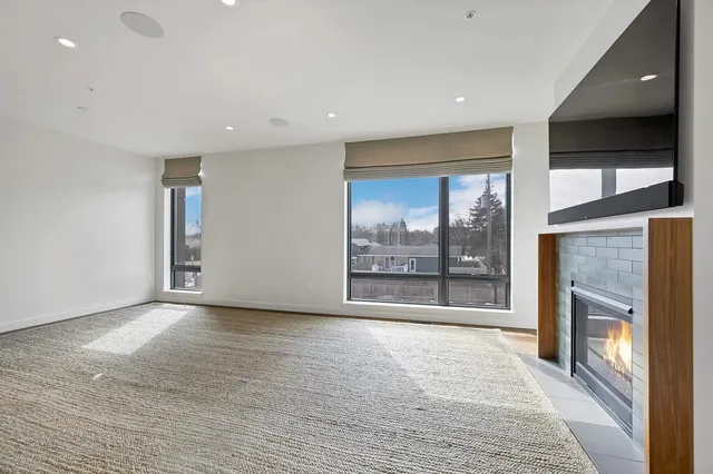 $999,900 | 1077 Brookwood Drive, Green Bay, WI 54304