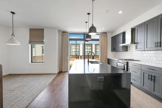 $999,900 | 1077 Brookwood Drive, Green Bay, WI 54304