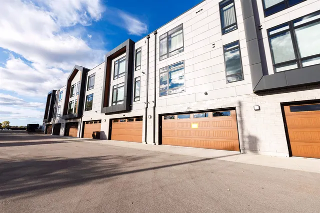 $999,900 | 1077 Brookwood Drive, Green Bay, WI 54304