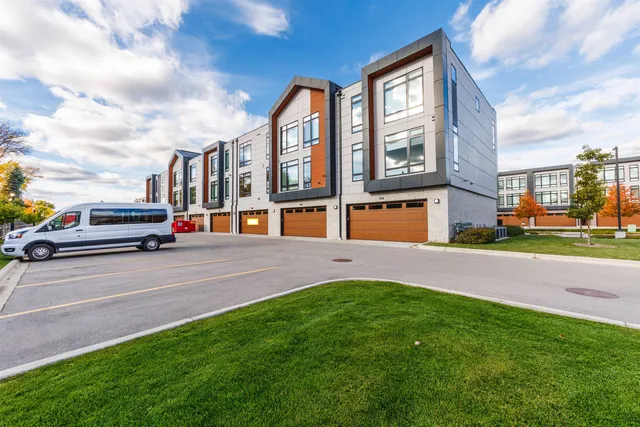 $999,900 | 1077 Brookwood Drive, Green Bay, WI 54304