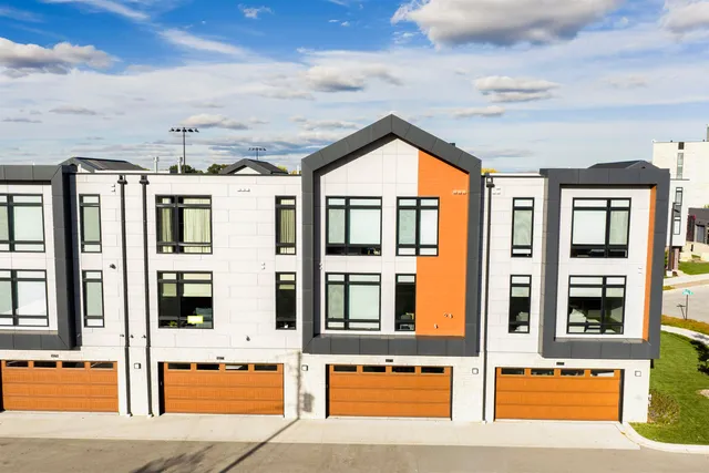 $999,900 | 1077 Brookwood Drive, Green Bay, WI 54304