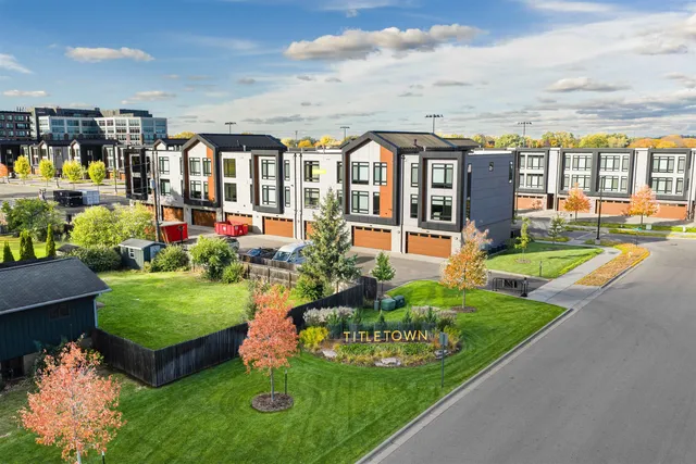 $999,900 | 1077 Brookwood Drive, Green Bay, WI 54304