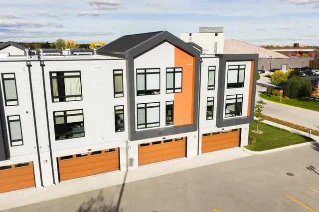 $999,900 | 1077 Brookwood Drive, Green Bay, WI 54304