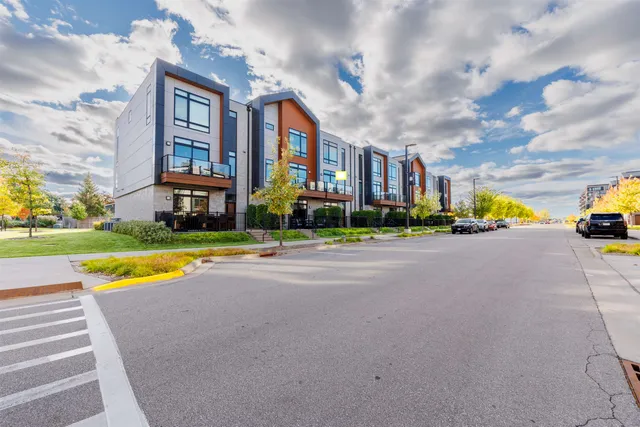 $999,900 | 1077 Brookwood Drive, Green Bay, WI 54304