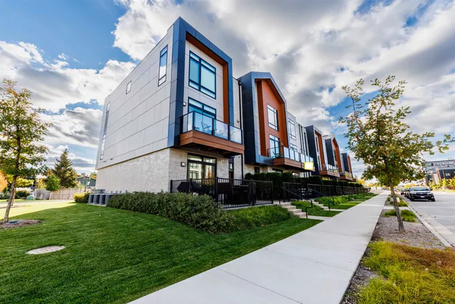 $999,900 | 1077 Brookwood Drive, Green Bay, WI 54304