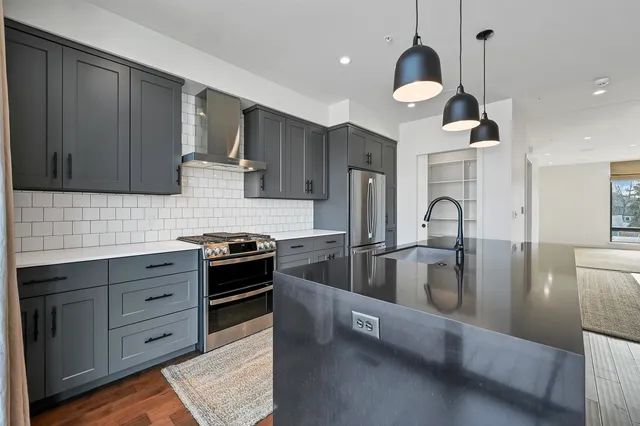 $999,900 | 1077 Brookwood Drive, Green Bay, WI 54304