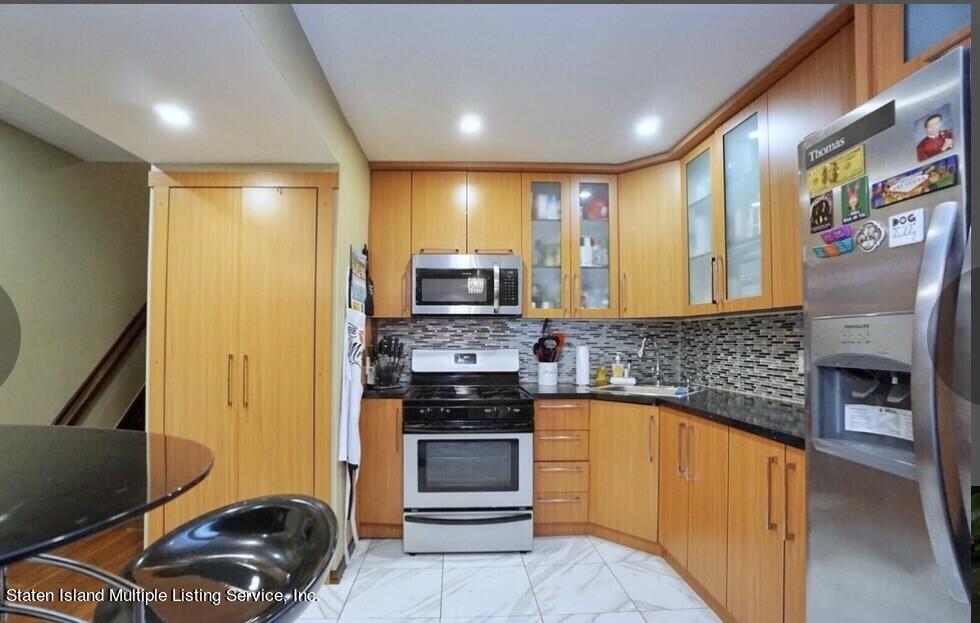 24 Racal Court, Unit B2 Staten Island, NY 10314 - Photo 8 of 22 kitchen
