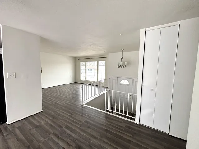 $319,900 | 335 Shiloh Lane, Elgin, IL 60120