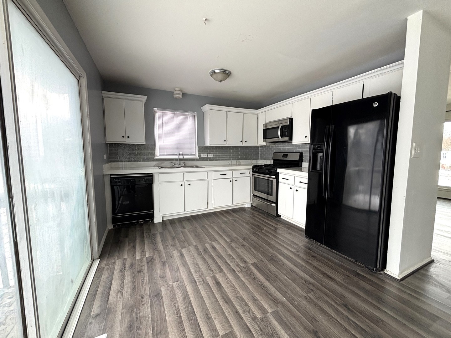 335 Shiloh Lane Elgin, IL 60120 - Photo 6 of 14