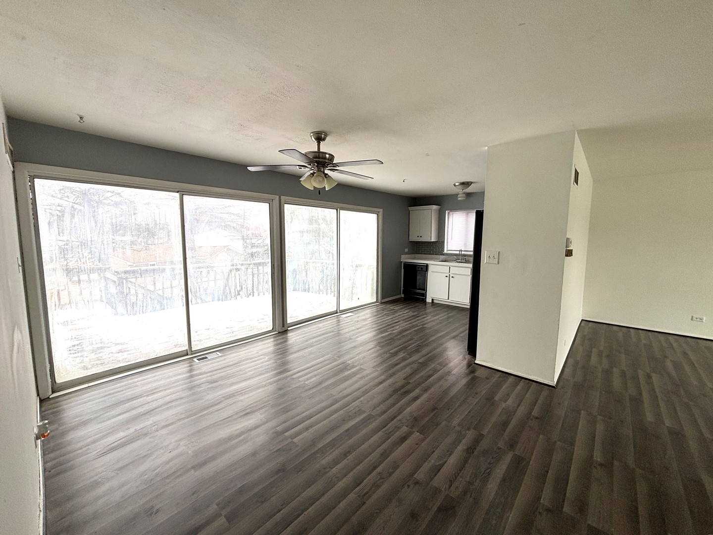 335 Shiloh Lane Elgin, IL 60120 - Photo 7 of 14