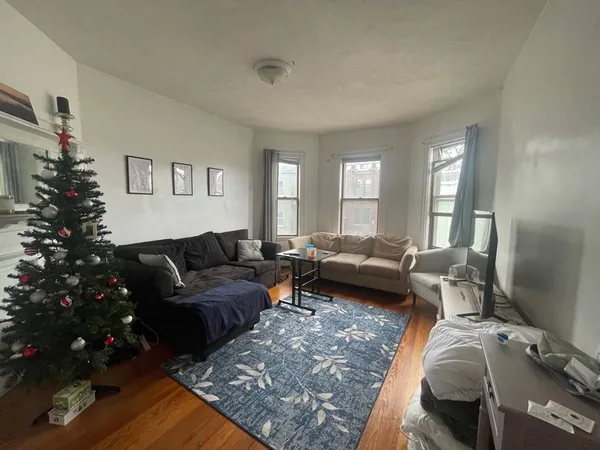 $2,600 | 44 I Street, Unit 3, Boston, MA 02127