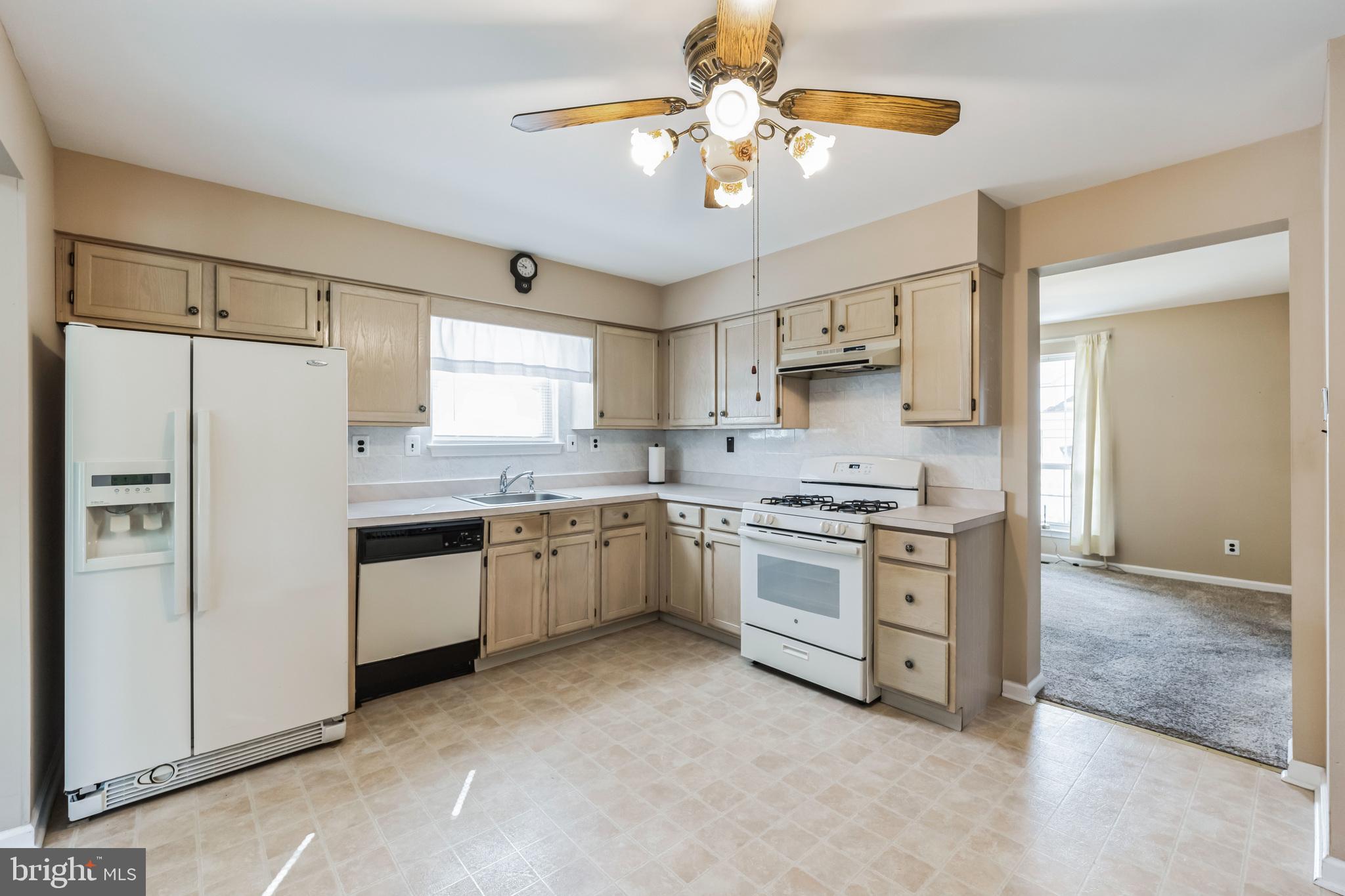 21 Hollybrook Drive Sewell, NJ 08080 - Photo 14 of 32