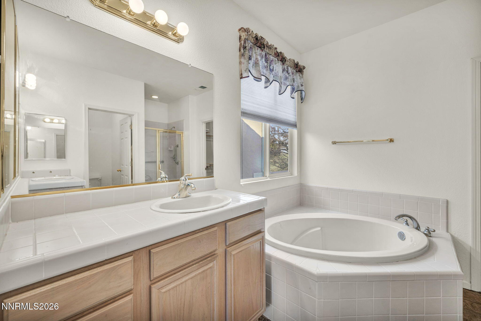 1472 Gaucho Lane Reno, NV 89521 - Photo 27 of 38 a bathroom with a bathtub and a sink