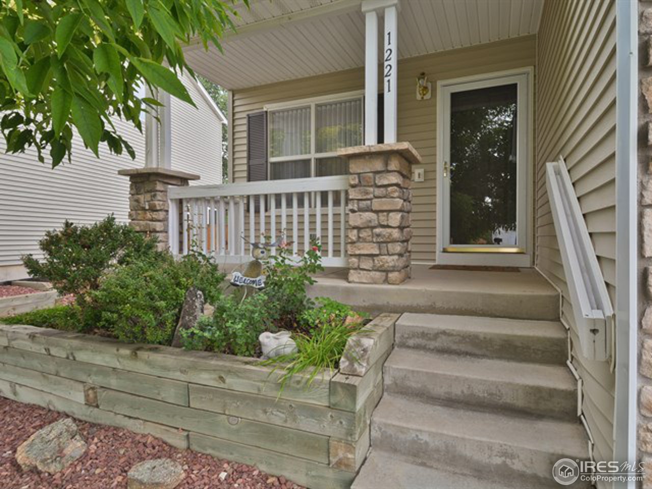 1221 Trail Ridge Road Longmont, CO 80504 - Photo 2 of 23