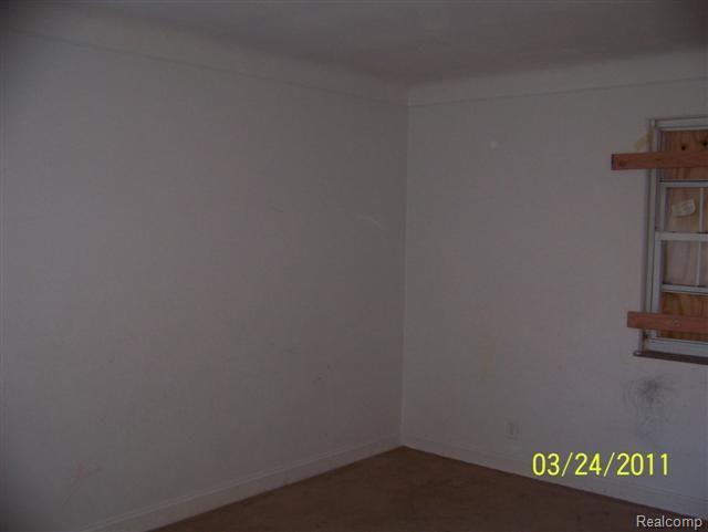 10452 Nottingham Road Detroit, MI 48224 - Photo 5 of 8 102_2893