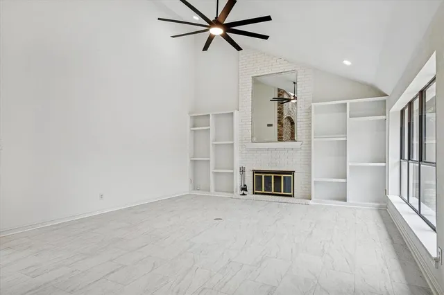 a view of a livingroom with a ceiling fan window and a ceiling fan