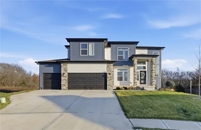 $639,000 | 305 Woodview Drive, Raymore, MO 64083