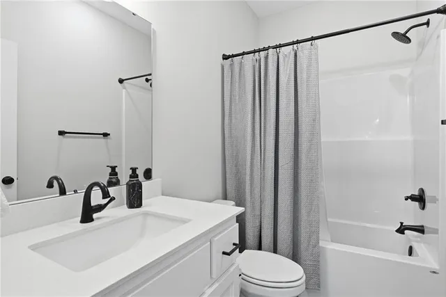 $639,000 | 305 Woodview Drive, Raymore, MO 64083