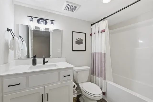 $639,000 | 305 Woodview Drive, Raymore, MO 64083