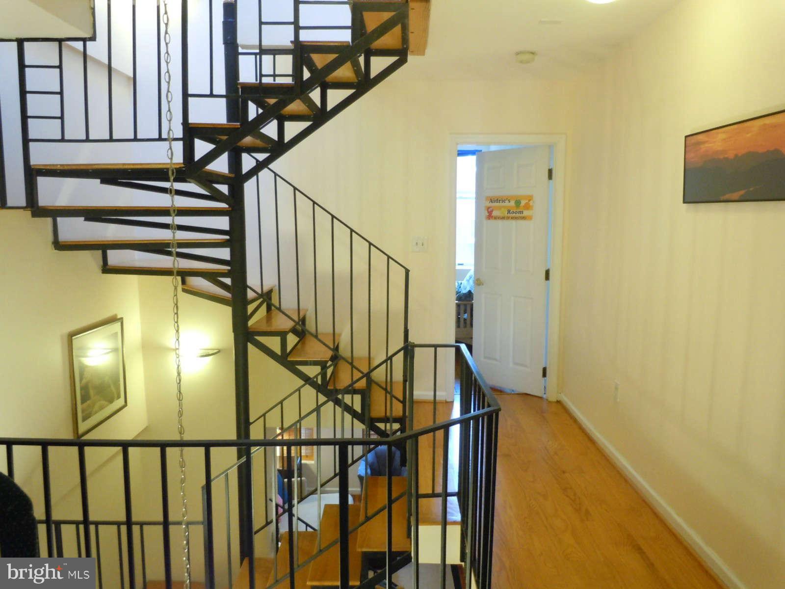 1231 Riverside Avenue Baltimore, MD 21230 - Photo 12 of 30 Upper hallway