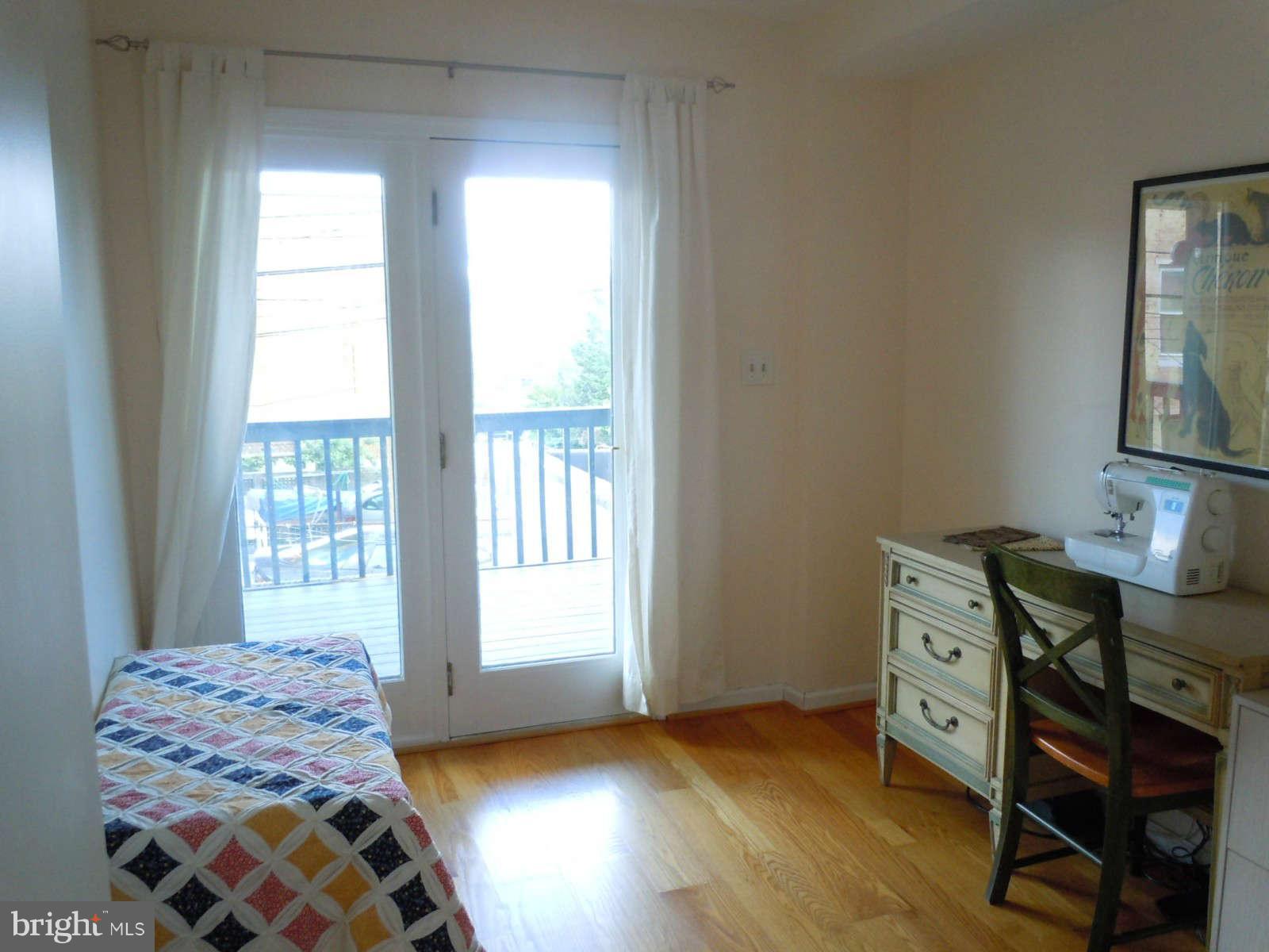 1231 Riverside Avenue Baltimore, MD 21230 - Photo 14 of 30 Sitting Room